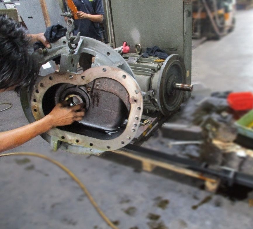Radiant Engineering technician performing a compressor airend and bearing overhaul in Johor